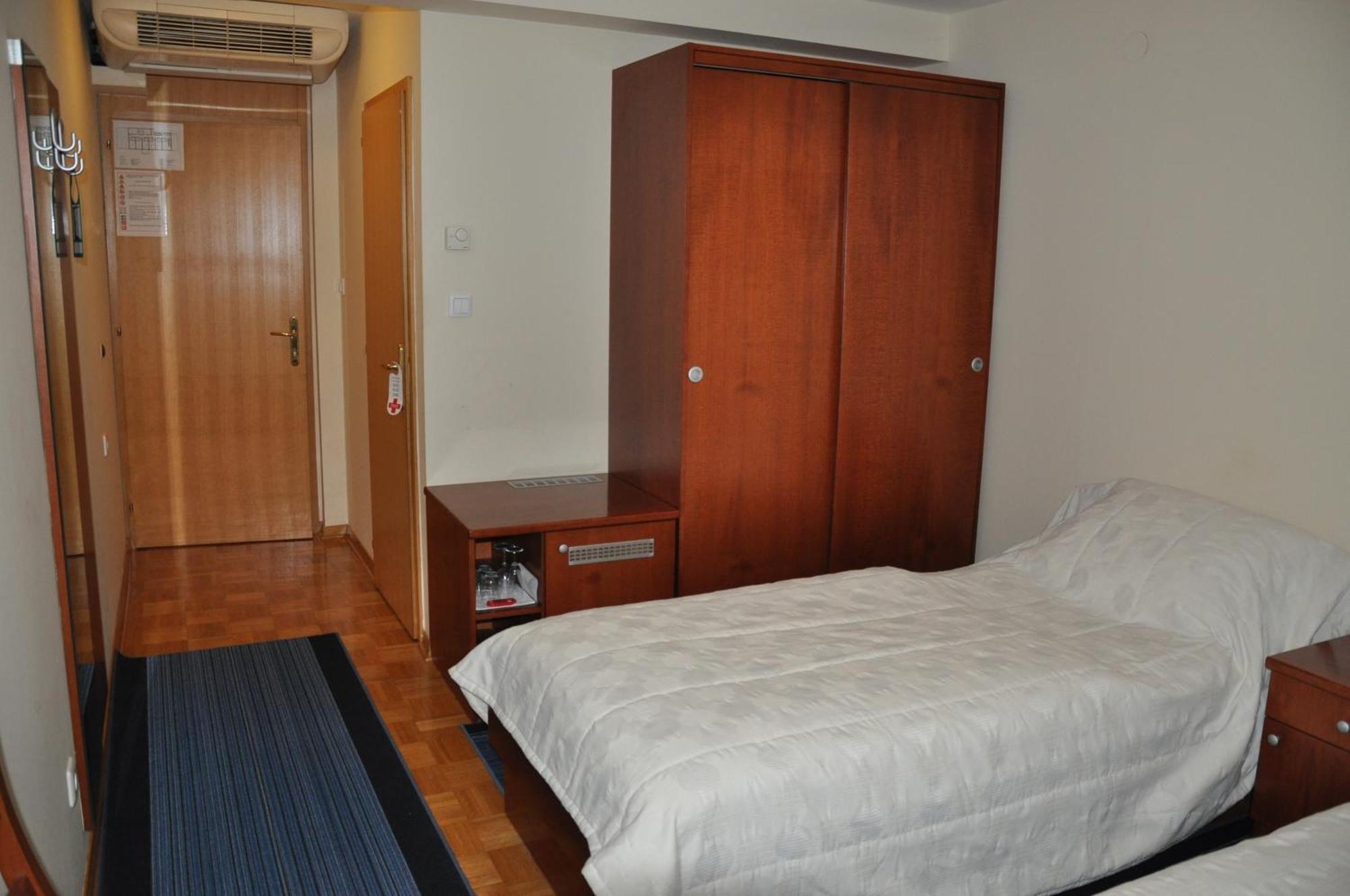 Penzion Kmecki Hram Ljubljana Kamer foto